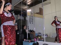 Roos Kuijpers traint voor het wereldkampioenschap buikdansen.