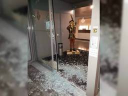 De vandaal vernielde de ruiten (foto: Politie Waalwijk)