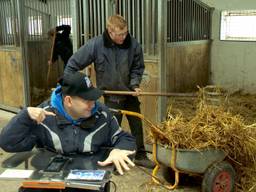 Bij zorgboerderij de Hultenhoek van Nick en Anke draagt iedereen zijn steentje bij