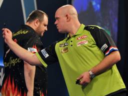 Michael van Gerwen tegen Ryan Joyce (foto: OrangePictures).