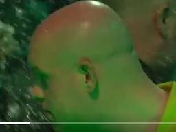 Michael van Gerwen krijgt een bierdouche.