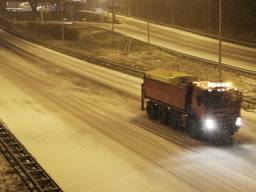 Strooiauto op de A67 (Foto: Hans van Hamersveld)