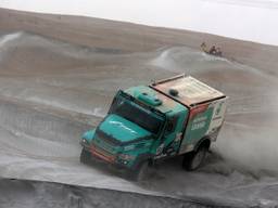 Gerard de Rooy onderweg in de vierde Dakar-etappe (foto: Willy Weyens).