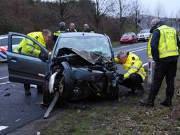 Bij het ongeluk raakten twee mensen gewond. (Foto: SQ Vision)