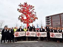 Stakende advocaten voor het gerechtsgebouw in Breda. (Foto: Erald van der Aa)