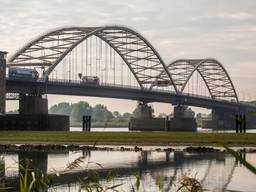 De Merwedebrug gaat tot zaterdagochtend vroeg dicht (Foto: ANP)