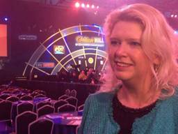 Burgemeester Willemijn van Hees in Ally Pally om Michael van Gerwen te steunen