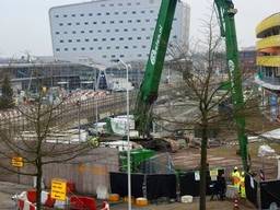 Sloopwerkzaamheden bij de ingestorte parkeergarage bij Eindhoven Airport (archieffoto: Danny van Schijndel)