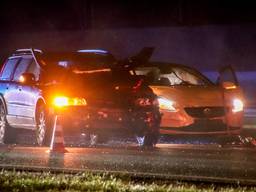 Verschillenden auto's zijn op de A50 tegen elkaar gebotst. (Foto: 112nieuwsonline)