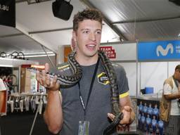 Tijdens de teampresentatie voor de Tour Down Under poseerde Van Poppel met een slang. Foto: VI Images.