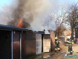 Werk aan de winkel voor de brandweer in Oss (foto: Charles Mallo/SQ Vision Mediaprodukties).