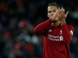 Virgil van Dijk bedankt de Liverpool-fans (foto: VI Images).