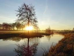De zon komt op in Stiphout. (foto: Willem van Nunen)