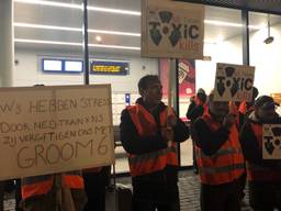 Aan de stille demonstratie deden 25 slachtoffers en nabestaanden mee (foto: Tonnie Vossen)