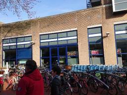 Stroomstoring in het centrum van Oosterhout, Albert Heijn een van de 270 gedupeerde klanten (Foto: Wim Steeghs)