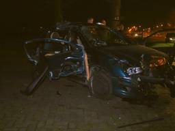 Van de auto bleef weinig over. (Foto: Addy Smits/112journaal)