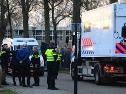 Er was veel politie aanwezig bij de reconstructie die in februari plaatsvond (Foto: Danny van Schijndel).