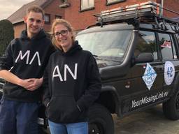 Mark en Angela voor hun Land Rover.