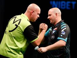 Michael van Gerwen tegen Rob Cross (foto: VI Images).