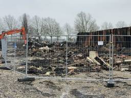 Inwoners van Etten-Leur noemen het een groot verlies dat maandag het partycentrum van De Hoge Neer afbrandde. (Foto: Edwin Vossen)