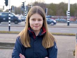 Lisa doet in Den Haag mee aan de klimaatmars (foto: Lisa van der Geer).