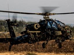De helikopters oefenen in Engeland (foto: Mediacentrum Defensie sergeant Jan Dijkstra).