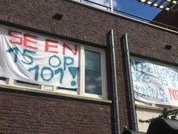 Spandoeken tegen de bewoning door 15 arbeidsmigranten. (Foto:Wendy Leemans)