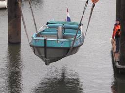 Het 'Skon Schip' wordt te water gelaten