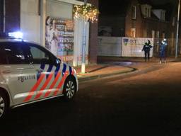 De politie doet onderzoek na de schietpartij. (Foto: Harrie Grijseels)