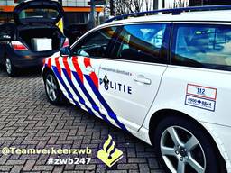 De man liep bij een politiecontrole tegen de lamp. (Foto: politie)