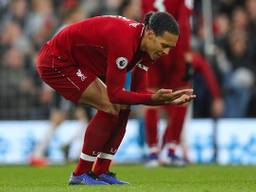 Virgil van Dijk baalt na zijn fout (Foto: VI Images).