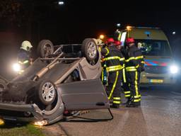 De auto raakte zwaar beschadigd (Foto: Jack Brekelmans/Persburo BMS)