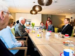 Aan tafel in Lieshout (Foto: Koninklijkhuis/Twitter)
