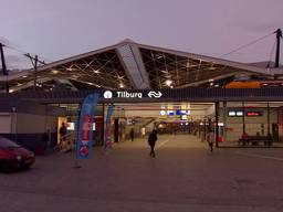 Een verwarde man heeft woensdagavond voor veel onrust gezorgd op het station in Tilburg (Foto: Omroep Brabant).