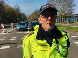 Een van de verkeersregelaars die chaos moest zien te voorkomen.