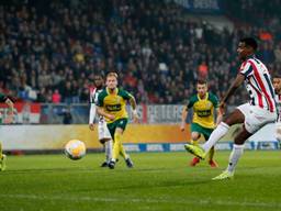 Willem II'er Alexander Isak is de eerste Eredivisie-speler die in één wedstrijd drie strafschoppen benut. (Foto: VI Images)