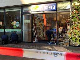 Ravage bij de Primera in Heesch na de ramkraak. (Foto: Birgit Verhoeven)