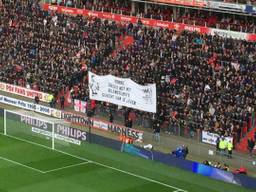 Het spandoek met de tekst: ‘Robbie succes met het belangrijkste gevecht van je leven’