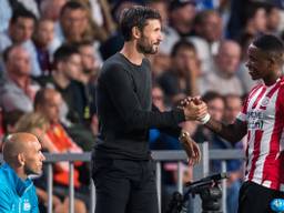 Mark van Bommel en Steven Bergwijn (foto: VI Images).