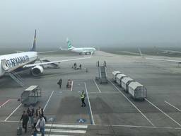 Opnieuw dichte mist op Eindhoven Airport (archieffoto).