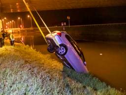 De bestuurder zat gelukkig niet in de auto. (Foto: SQ Vision Mediaprodukties)