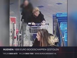 De dames lopen de Albert Heijn binnen. (foto: Bureau Brabant)
