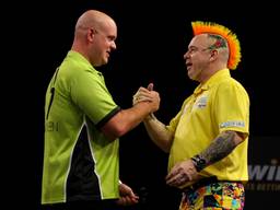 Van Gerwen en Wright in een eerder toernooi (foto: VI Images). 