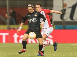 Fran Sol in duel met Nick Bakker van FC Emmen (foto: VI Images).