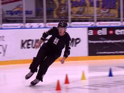 IJshockeyscheidsrechter Joep Leermakers uit Tilburg fluit in mei het WK in Slowakije