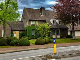 Volgens een buurtbewoner vonden in dit huis de healingsessies plaats. (Foto: Hans van Hamersveld)