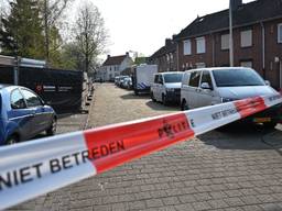 Onderzoek in de Sparrenweg. (Foto: Tom van der Put/SQ Vision)