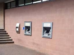 De pinautomaten in Bakel waar een bejaarde man is beroofd (foto: Politie Gemert-Bakel)