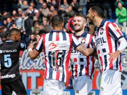 Een glimlach op het gezicht bij de Willem II-spelers na de 1-0 tegen PEC Zwolle (foto: VI Images).