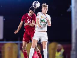 Jordie van der Laan (r) namens Telstar in duel met Anwar Bensabouh van Almere City FC. (foto: VI Images)